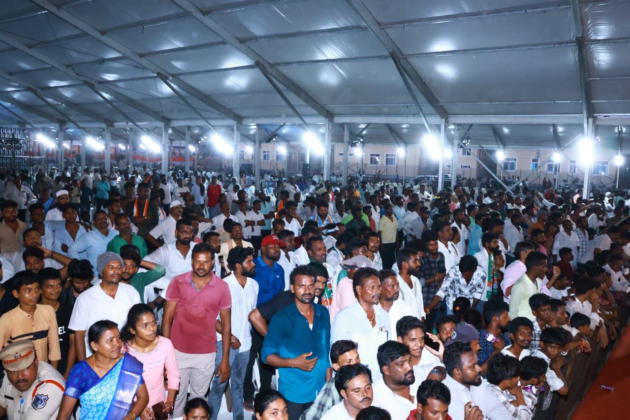   ప్రజా పాలన పేదలు, సమాజంలోని అన్ని వర్గాల ప్రజల కోసం పనిచేస్తుందని రాష్ట్ర ముఖ్యమంత్రి ఏ.రేవంత్ రెడ్డి అన్నారు. - Additional Image